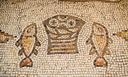 © Ella - Fotolia | Ancient mosaic at The Church of the Loaves and Fish