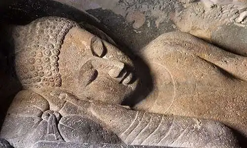 © davidevison - Fotolia | Reclining buddha - Ajanta Caves