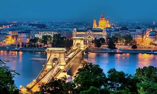 © m. letschert - Fotolia | Budapest Kettenbrücke und St. Stephansbasilika
