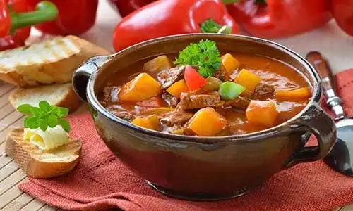 © kab-vision - Fotolia | Pikante Gulaschsuppe