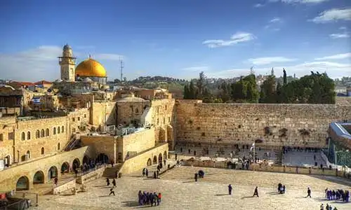 © SeanPavonePhoto - Fotolia | Old City Of Jerusalem at the Wailing Wall and Dome of the Rock