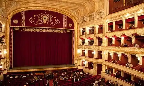 © ivanukh - Fotolia | Interior of Opera house in Odassa, Ukraine