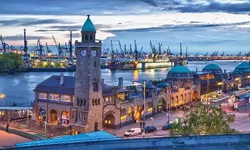 © Jan Schuler - Fotolia | Landungsbrücken Hamburg