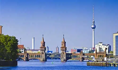 © draghicich - Fotolia | panorama with oberbaumbruecke in berlin