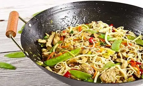 © Darius Dzinnik - Fotolia | Asian noodles with meat