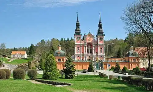 © travelpeter - Fotolia | die berühmte Wallfahrtskirche Swieta Lipka in den Masuren