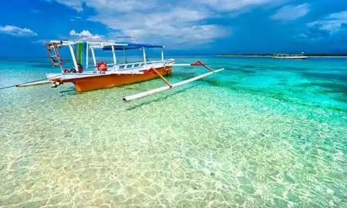© MasterLu - Fotolia | Beautiful sea at Gili Meno, Indonesia.