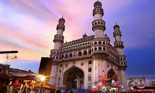 © SNEHIT - Fotolia | 400 Year old historic Charminar in Hyderabad India