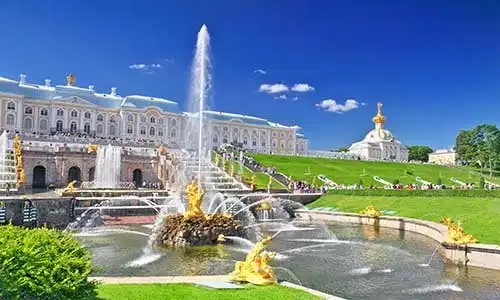 © Vitas - Fotolia | Grand cascade in Pertergof, Saint-Petersburg, Russia.