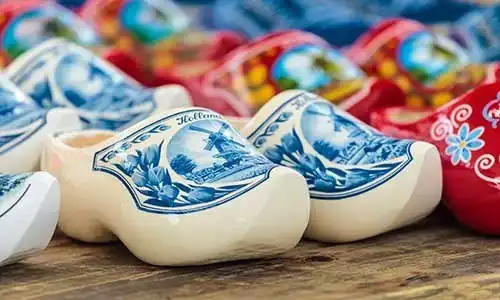 © mediagram - Fotolia | Different styled Dutch wooden clogs