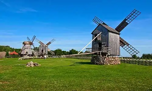 © ramvseb - Fotolia | Old wooden windmills