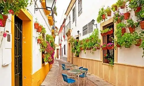 © HorvÃ¡th Botond - Fotolia | Patio in Cordoba, Spain
