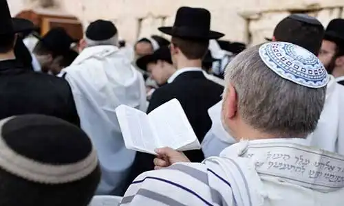 © yuri_yavnik - Fotolia | The prayers near Western Wall