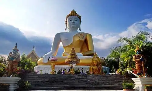 © tuayai - Fotolia | Wat Phra That Doi Kham chiangmai thailand