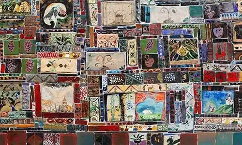 © shupaka - Fotolia | Handmade tiles decorating a building in Tbilisi, Georgia