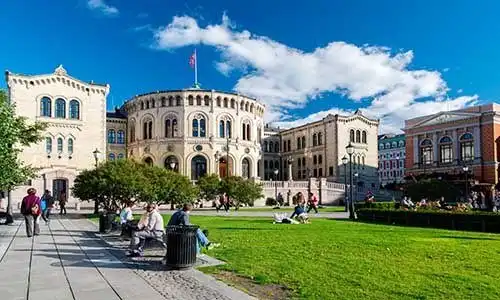 © nanisimova - Fotolia | Storting of Norway on sunny day