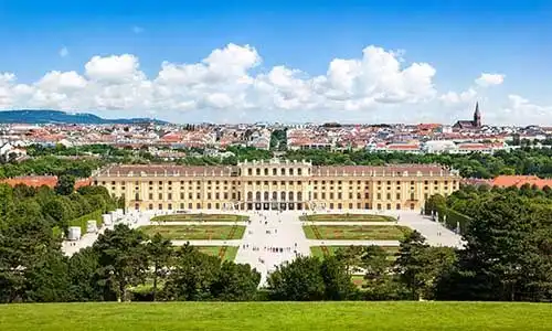 © JR Photography - Fotolia | Beautiful view of Schloss Schönbrunn in Vienna, Austria