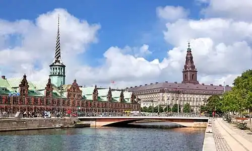 © fotobeam.de - Fotolia | Blick auf Alte Börse und Schloss Christiansborg, Kopenhagen
