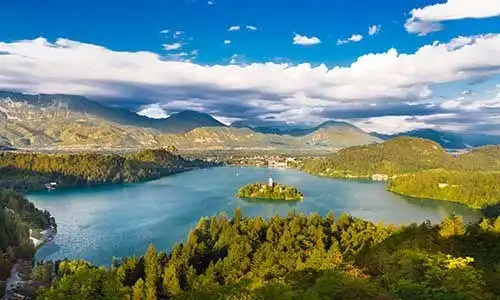 © kasto - Fotolia | Lake Bled in Julian Alps, Slovenia.