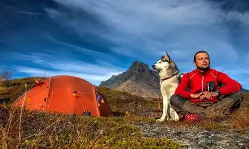 © Jens Ottoson - Fotolia | Camping with Siberian Husky