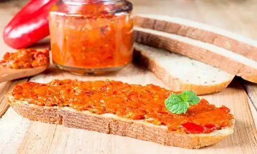 © badmanproduction - Fotolia | Ajvar on the bread