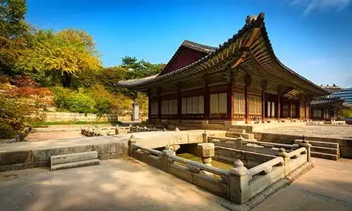 © trofotodesign - Fotolia | Park of Changgyeonggung Palace, Seoul, South Korea.