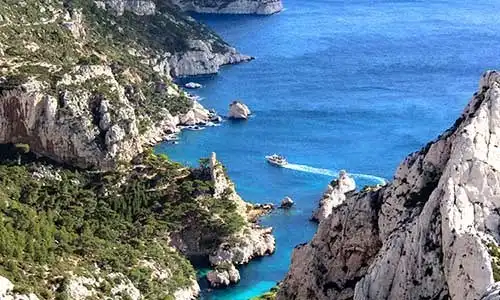 © Brad Pict - Fotolia | Marseille - Calanques de Sugiton (France)