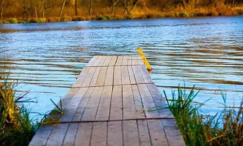 © serbogachuk - Fotolia | Pier to the lake