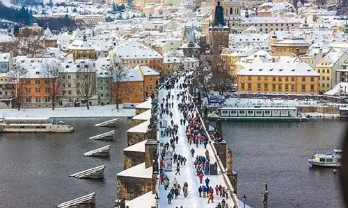 © Sergii Figurnyi - Fotolia | Karlov or Charles bridge in Prague in winter