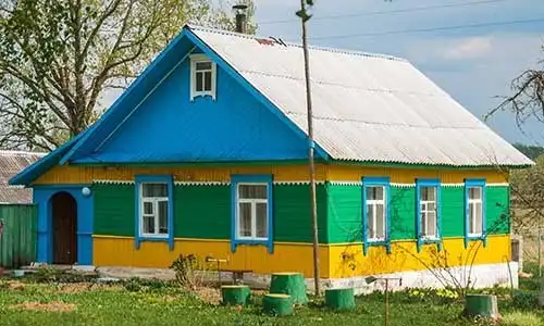 © kryvan - Fotolia | Typical house in Belarus village