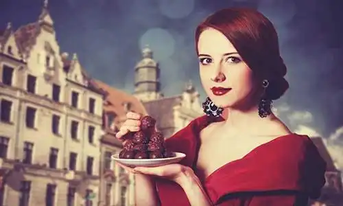 © Masson - Fotolia | Beautiful redhead women with candy.