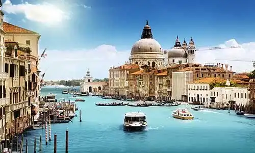 © Iakov Kalinin - Fotolia | Grand Canal and Basilica Santa Maria della Salute, Venice, Italy