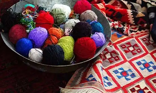© Anna Bogush - Fotolia | Old carpets in the street market in Tbilisi Old town, Republic o