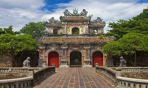 © mathess - Fotolia | Gate to a Citadel in Hue, Vietnam.