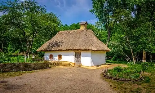 © s_derevianko - Fotolia | Village house