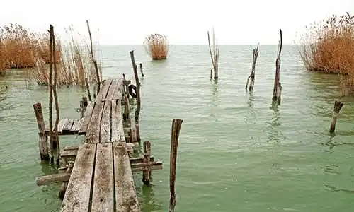 © gaborphotos - Fotolia | Old pier at Lake Balaton ,Hungary