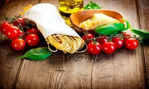 © Subbotina Anna - Fotolia | Pasta. Italian Homemade Spaghetti with Parmesan and tomatoes