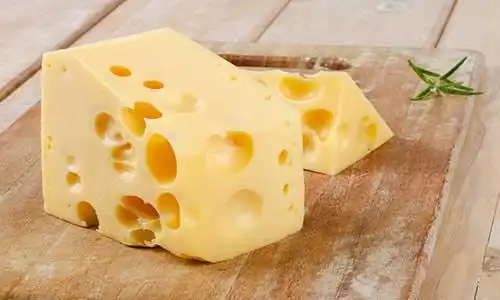 © bit24 - Fotolia | Cheese on wooden table