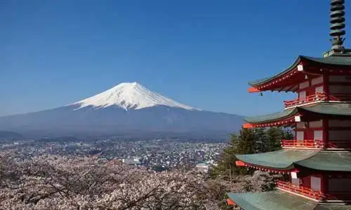 © torsakarin - Fotolia | view of mountain fuji from chureito pagoda