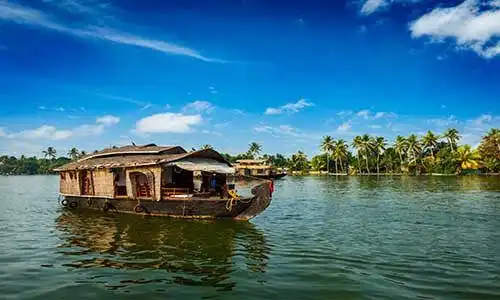© f9photos - Fotolia | Houseboat on Kerala backwaters, India